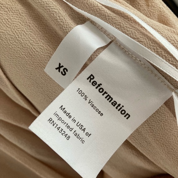 Floor length Reformation deep v gown - Picture 4 of 7